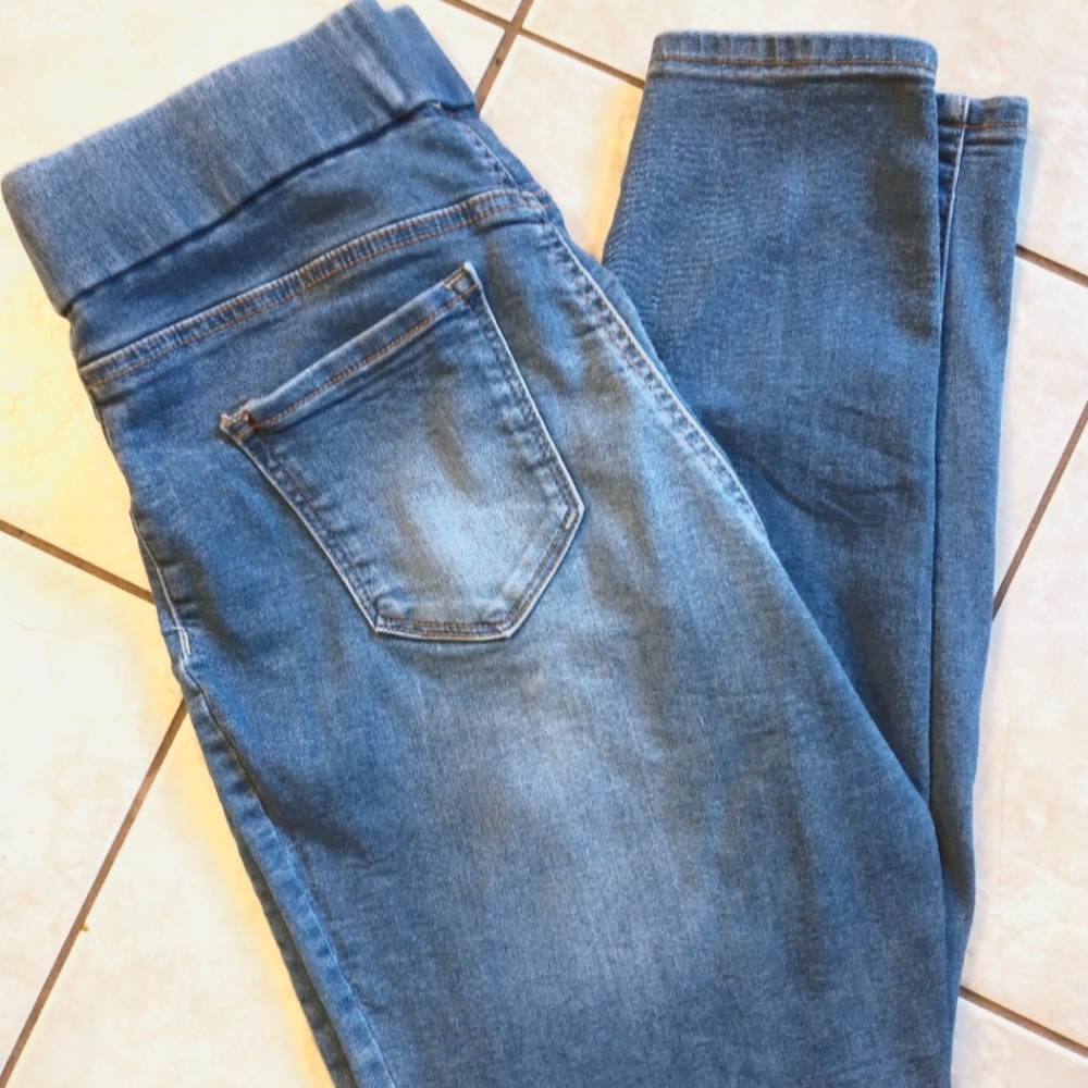 Nine West Pull On Jeans!